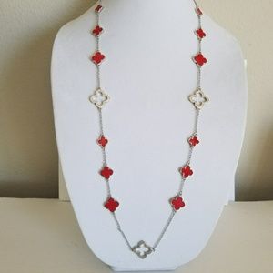 Rhodium plated necklace, red clover